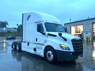 Freightliner Cascadia 126 Sleeper Semi Truck - 72" Integral Sleeper, 455HP, 12 Speed Automatic