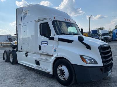 Freightliner Cascadia 126 Sleeper Semi Truck - 72" Integral Sleeper, 455HP, 12 Speed Automatic