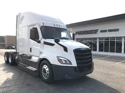 Freightliner Cascadia 126 Sleeper Semi Truck - 72" Integral Sleeper, 455HP, 12 Speed Automatic