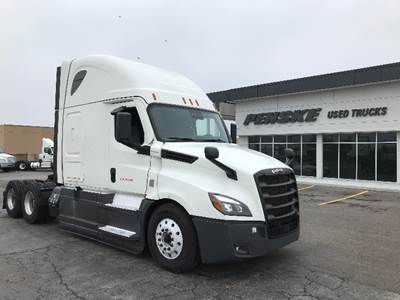 Freightliner Cascadia 126 Sleeper Semi Truck - 72" Integral Sleeper, 455HP, 12 Speed Automatic
