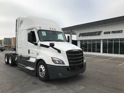 Freightliner Cascadia 126 Sleeper Semi Truck - 72" Integral Sleeper, 455HP, 12 Speed Automatic