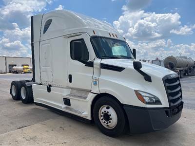 Freightliner Cascadia 126 Sleeper Semi Truck - 72" Integral Sleeper, 455HP, 12 Speed Automatic