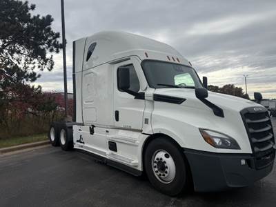 Freightliner Cascadia 126 Sleeper Semi Truck - 72" Integral Sleeper, 455HP, 12 Speed Automatic