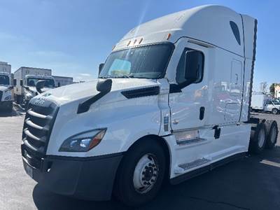 Freightliner Cascadia 126 Sleeper Semi Truck - 72" Integral Sleeper, 455HP, 12 Speed Automatic