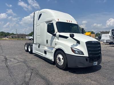 Freightliner Cascadia 126 Sleeper Semi Truck - 72" Integral Sleeper, 455HP, 12 Speed Automatic