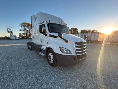 Freightliner Cascadia 126 Sleeper Semi Truck - 72" Integral Sleeper, 400HP, 12 Speed Automatic