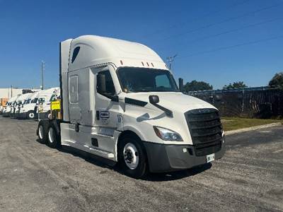 Freightliner Cascadia 126 Sleeper Semi Truck - 72" Integral Sleeper, 455HP, 12 Speed Automatic