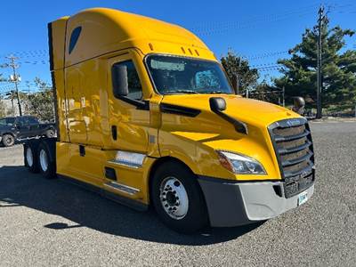 Freightliner Cascadia 126 Sleeper Semi Truck - 72" Integral Sleeper, 455HP, 12 Speed Automatic