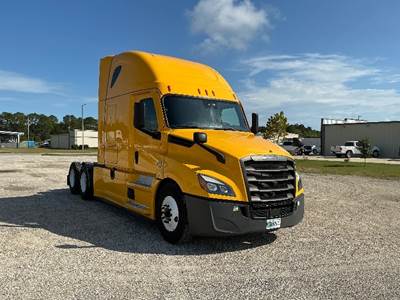 Freightliner Cascadia 126 Sleeper Semi Truck - 72" Integral Sleeper, 455HP, 12 Speed Automatic