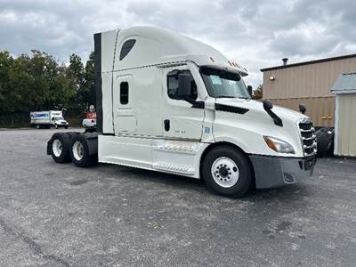 Freightliner Cascadia 126 Sleeper Semi Truck - 72" Integral Sleeper, 475HP, 12 Speed Automatic