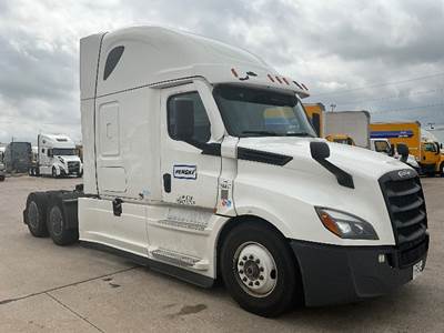 Freightliner T12664ST Sleeper Semi Truck - 72" Integral Sleeper, 455HP, 12 Speed Automatic