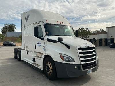 Freightliner Cascadia 126 Sleeper Semi Truck - 72" Integral Sleeper, 475HP, 12 Speed Automatic