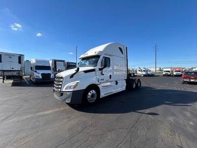 Freightliner Cascadia 126 Sleeper Semi Truck - 72" Integral Sleeper, 475HP, 12 Speed Automatic