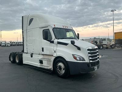Freightliner Cascadia 126 Sleeper Semi Truck - 72" Integral Sleeper, 455HP, 12 Speed Automatic