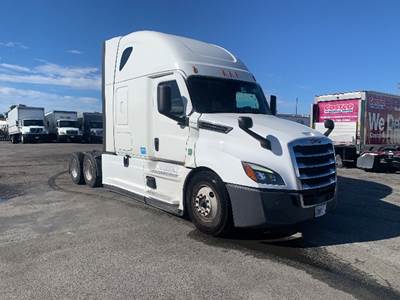 Freightliner Cascadia 126 Sleeper Semi Truck - 72" Integral Sleeper, 455HP, 12 Speed Automatic