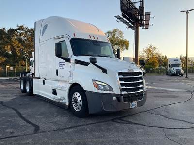 Freightliner Cascadia 126 Sleeper Semi Truck - 72" Integral Sleeper, 455HP, 12 Speed Automatic