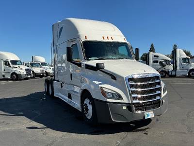 Freightliner Cascadia 126 Sleeper Semi Truck - 72" Integral Sleeper, 455HP, 12 Speed Automatic