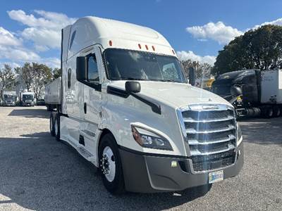 Freightliner Cascadia 126 Sleeper Semi Truck - 72" Integral Sleeper, 475HP, 12 Speed Automatic