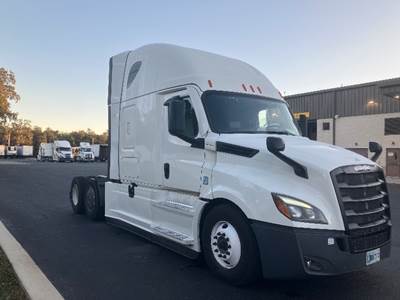 Freightliner Cascadia 126 Sleeper Semi Truck - 72" Integral Sleeper, Cummins 470HP, 12 Speed Automatic