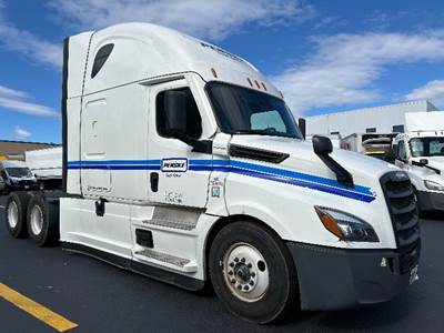 Freightliner Cascadia 126 Sleeper Semi Truck - 72" Integral Sleeper, 455HP, 12 Speed Automatic