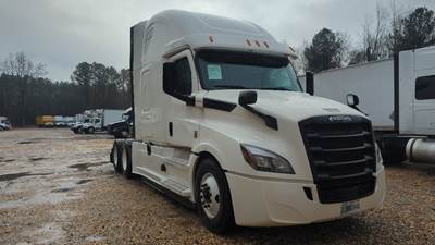 Freightliner Cascadia 126 Sleeper Semi Truck - 72" Integral Sleeper, Cummins 450HP, 13 Speed Automatic