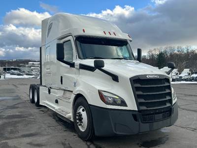 Freightliner Cascadia 126 Sleeper Semi Truck - 72" Integral Sleeper, Cummins 450HP, 13 Speed Automatic