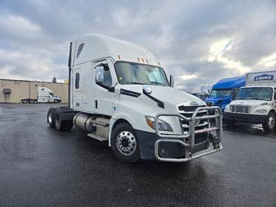 Freightliner Cascadia 126 Sleeper Semi Truck - 72" Integral Sleeper, 475HP, 12 Speed Automatic