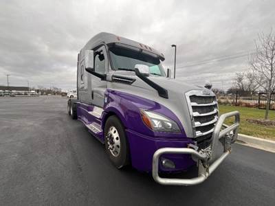 Freightliner Cascadia 126 Sleeper Semi Truck - 60" Integral Sleeper, 475HP, 13 Speed Manual