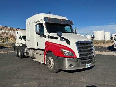 Freightliner Cascadia 126 Sleeper Semi Truck - 72" Integral Sleeper, 475HP, 13 Speed Manual