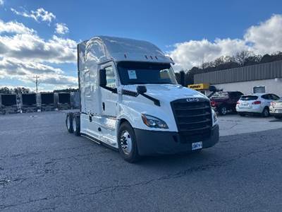 Freightliner Cascadia 126 Sleeper Semi Truck - 72" Integral Sleeper, Cummins 450HP, 13 Speed Automatic