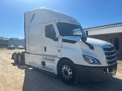 Freightliner Cascadia 126 Sleeper Semi Truck - 72" Integral Sleeper, 400HP, 12 Speed Automatic