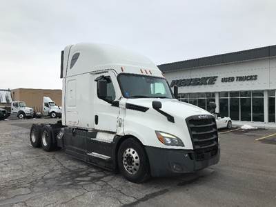 Freightliner Cascadia 126 Sleeper Semi Truck - 72" Integral Sleeper, 455HP, 12 Speed Automatic