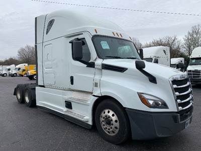 Freightliner Cascadia 126 Sleeper Semi Truck - 72" Integral Sleeper, 400HP, 12 Speed Automatic
