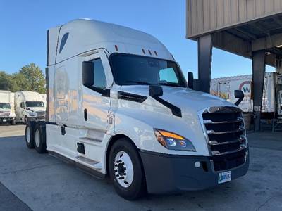 Freightliner Cascadia 126 Sleeper Semi Truck - 72" Integral Sleeper, 455HP, 12 Speed Automatic