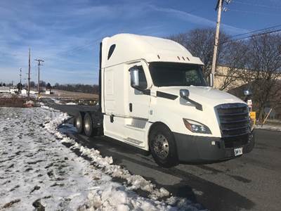 Freightliner Cascadia 126 Sleeper Semi Truck - 72" Integral Sleeper, 455HP, 12 Speed Automatic