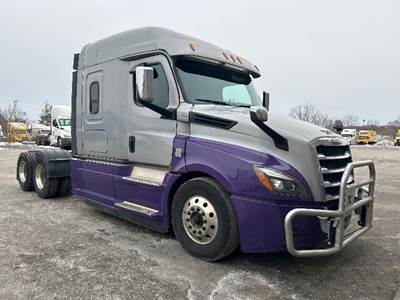 Freightliner Cascadia 126 Sleeper Semi Truck - 60" Integral Sleeper, 475HP, 13 Speed Manual