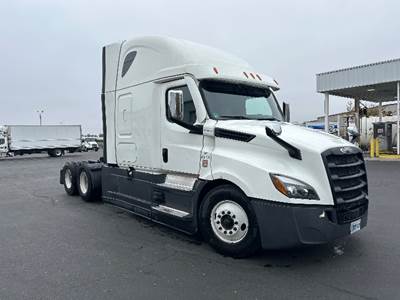 Freightliner Cascadia 126 Sleeper Semi Truck - 72" Integral Sleeper, 455HP, 12 Speed Automatic