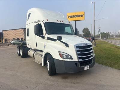 Freightliner Cascadia 126 Sleeper Semi Truck - 72" Integral Sleeper, 450HP, 10 Speed Manual
