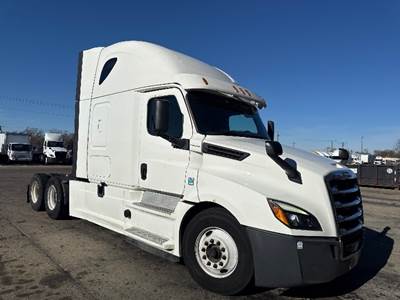 Freightliner Cascadia 126 Sleeper Semi Truck - 72" Integral Sleeper, Cummins 450HP, 13 Speed Automatic