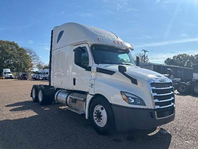 Freightliner Cascadia 126 Sleeper Semi Truck - 72" Integral Sleeper, 455HP, 12 Speed Automatic