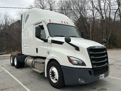 Freightliner Cascadia 126 Sleeper Semi Truck - 72" Integral Sleeper, 475HP, 10 Speed Manual