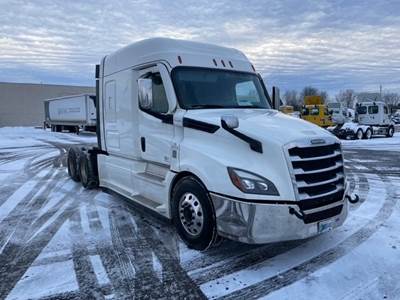 Freightliner Cascadia 126 Sleeper Semi Truck - 72" Integral Sleeper, 455HP, 13 Speed Manual
