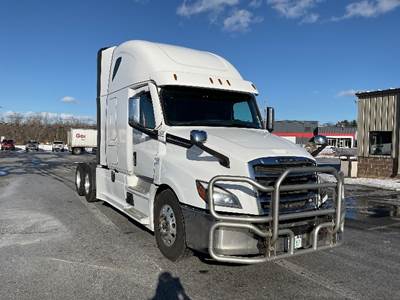 Freightliner Cascadia 126 Sleeper Semi Truck - 72" Integral Sleeper, 455HP, 12 Speed Automatic