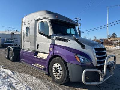 Freightliner Cascadia 126 Sleeper Semi Truck - 60" Integral Sleeper, 475HP, 13 Speed Manual