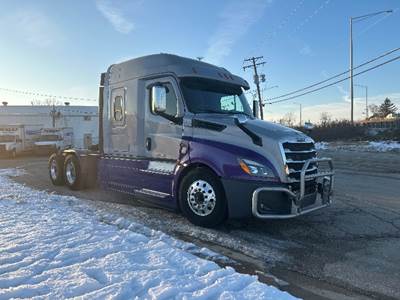 Freightliner Cascadia 126 Sleeper Semi Truck - 60" Integral Sleeper, 475HP, 13 Speed Manual