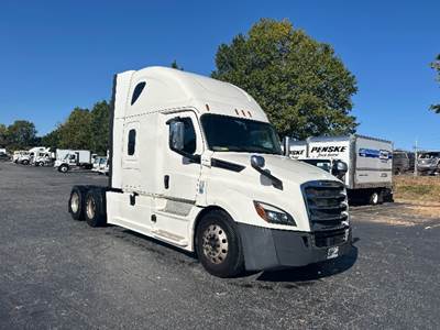 Freightliner Cascadia 126 Sleeper Semi Truck - 72" Integral Sleeper, 450HP, 12 Speed Automatic