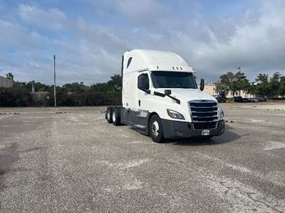 Freightliner Cascadia 126 Sleeper Semi Truck - 72" Integral Sleeper, 455HP, 12 Speed Automatic