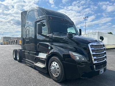 Freightliner Cascadia 126 Sleeper Semi Truck - 72" Integral Sleeper, 455HP, 12 Speed Automatic