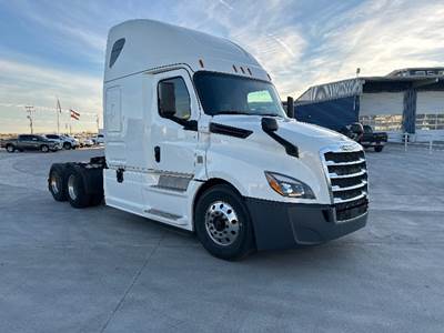Freightliner Cascadia 126 Sleeper Semi Truck - 72" Integral Sleeper, 450HP, 13 Speed Manual
