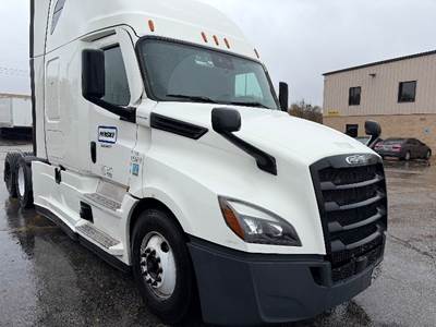 Freightliner Cascadia 126 Sleeper Semi Truck - 72" Integral Sleeper, 455HP, 12 Speed Automatic